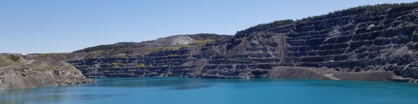 Tourisme Région Thetford - Belvédère de la mine BC - Eau turquoise halde minière
